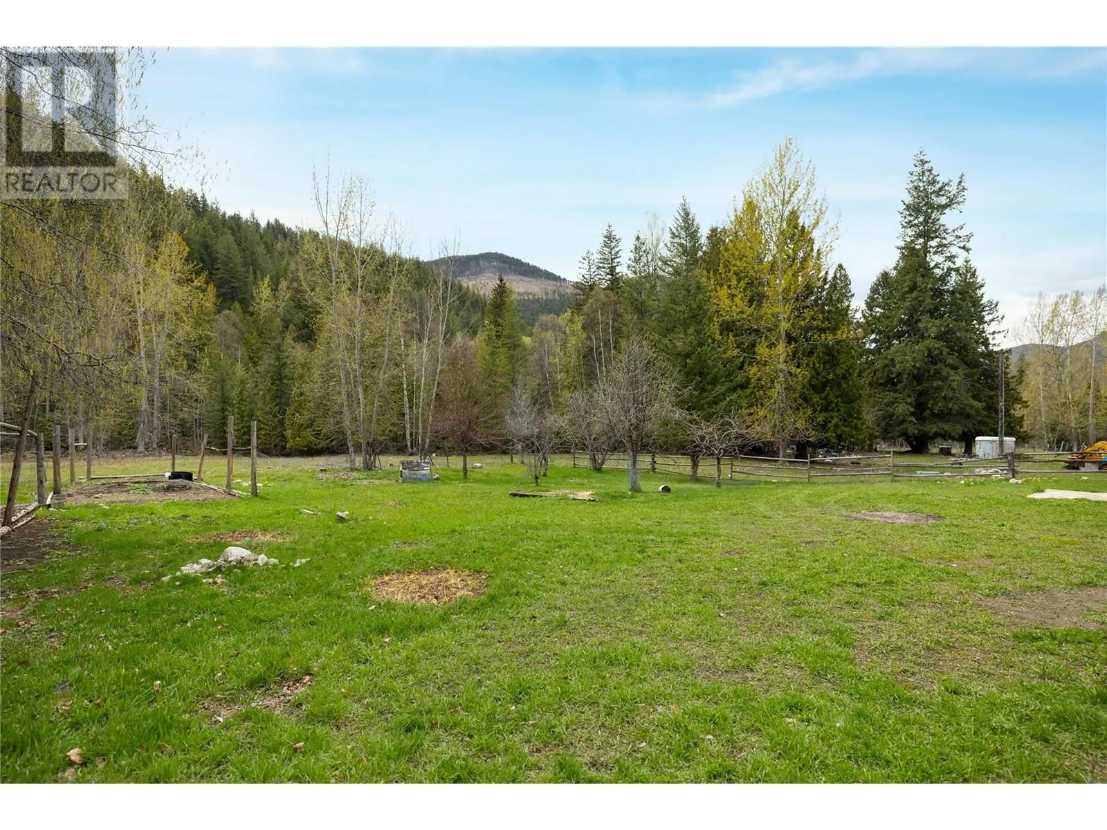 1538 Creighton Valley Road