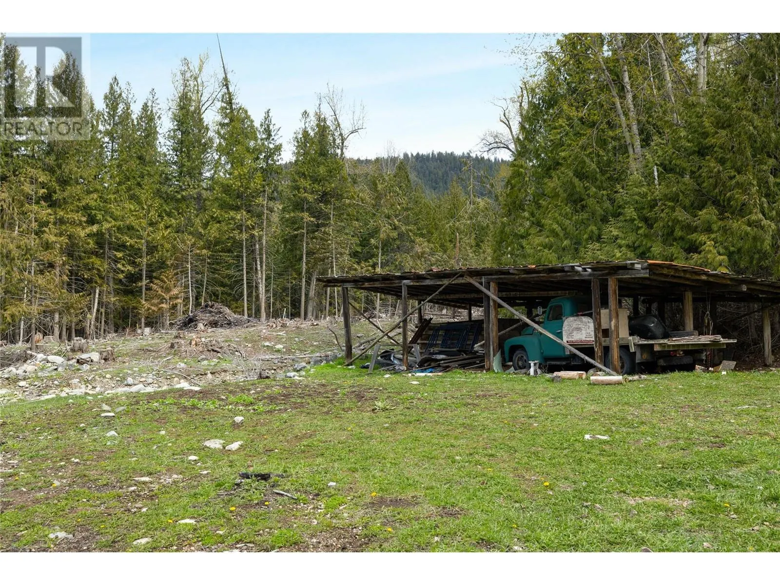1538 Creighton Valley Road