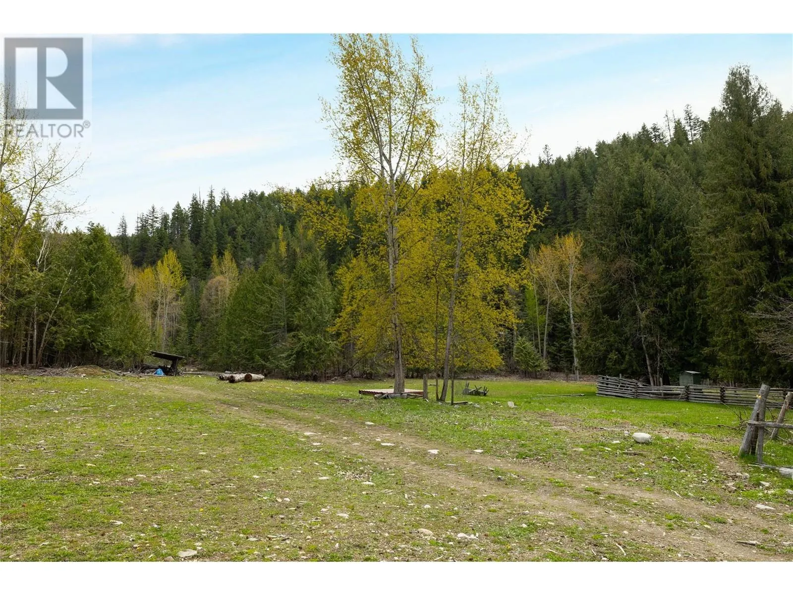 1538 Creighton Valley Road