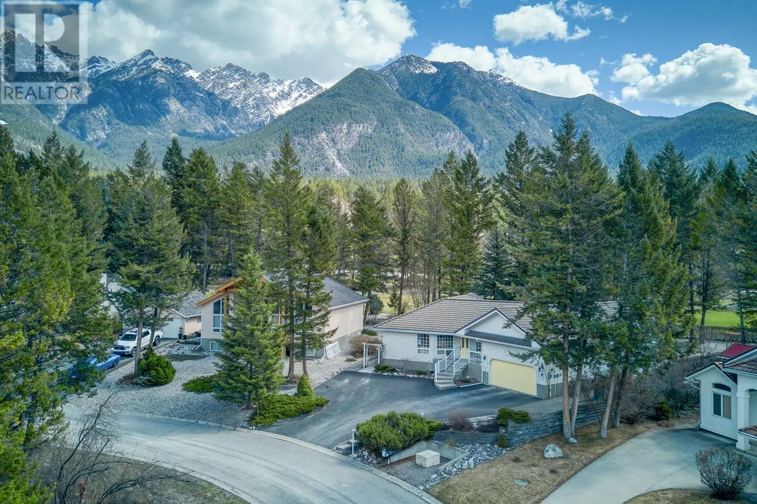 5144 RIVERVIEW Crescent