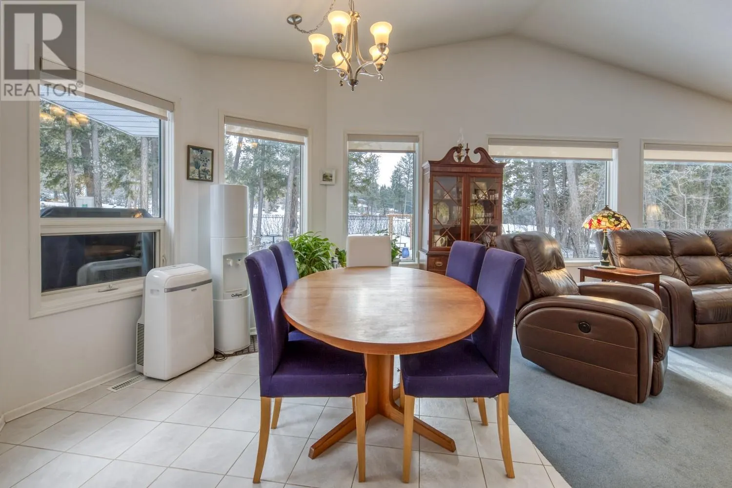 5144 RIVERVIEW Crescent