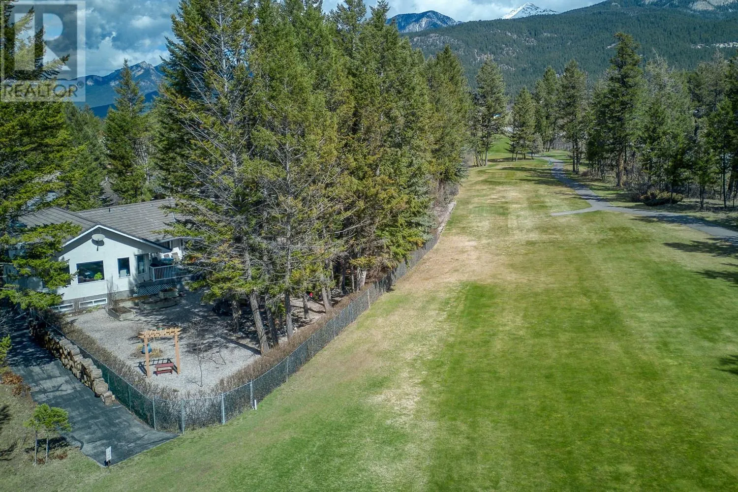 5144 RIVERVIEW Crescent