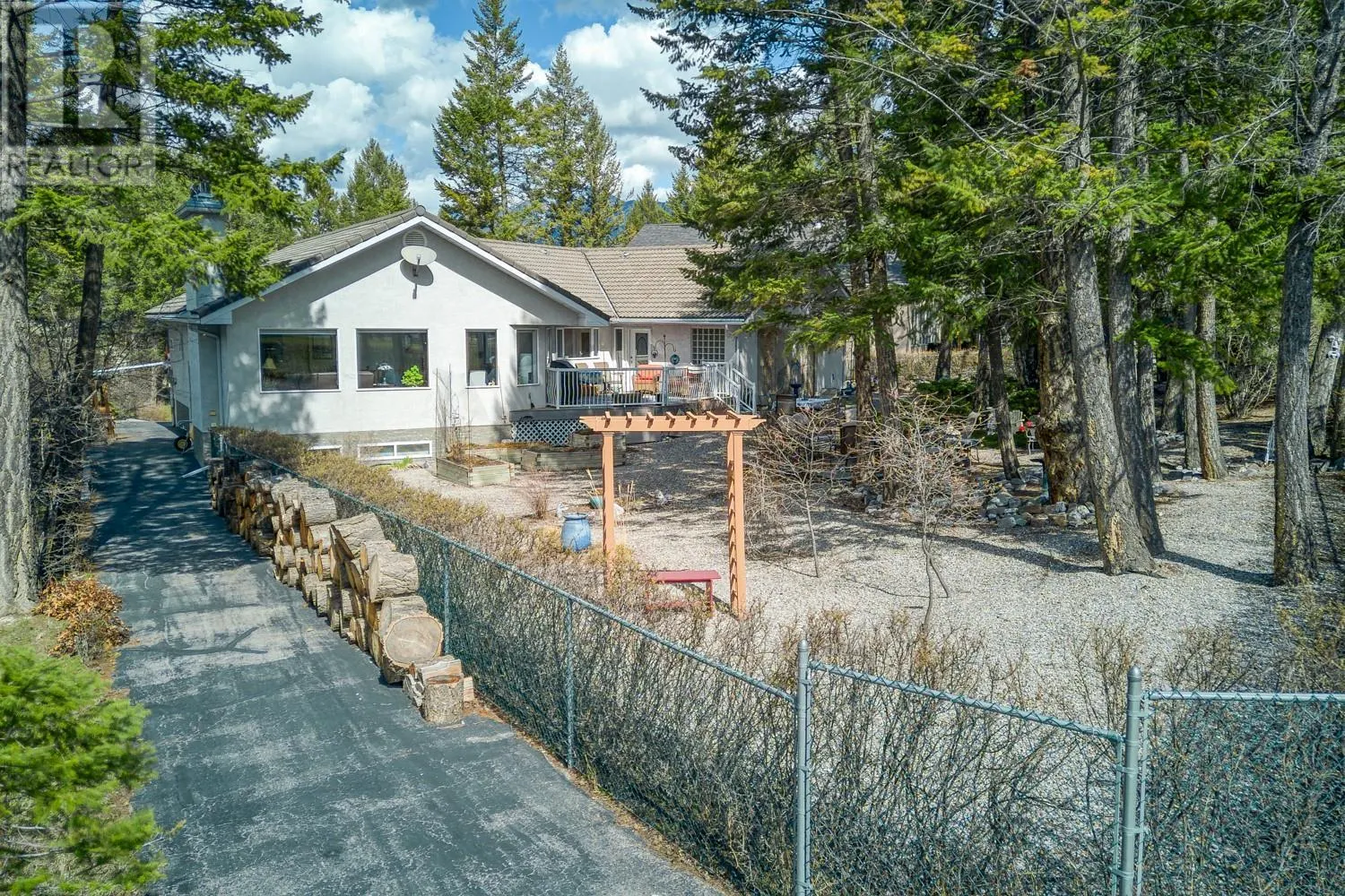 5144 RIVERVIEW Crescent
