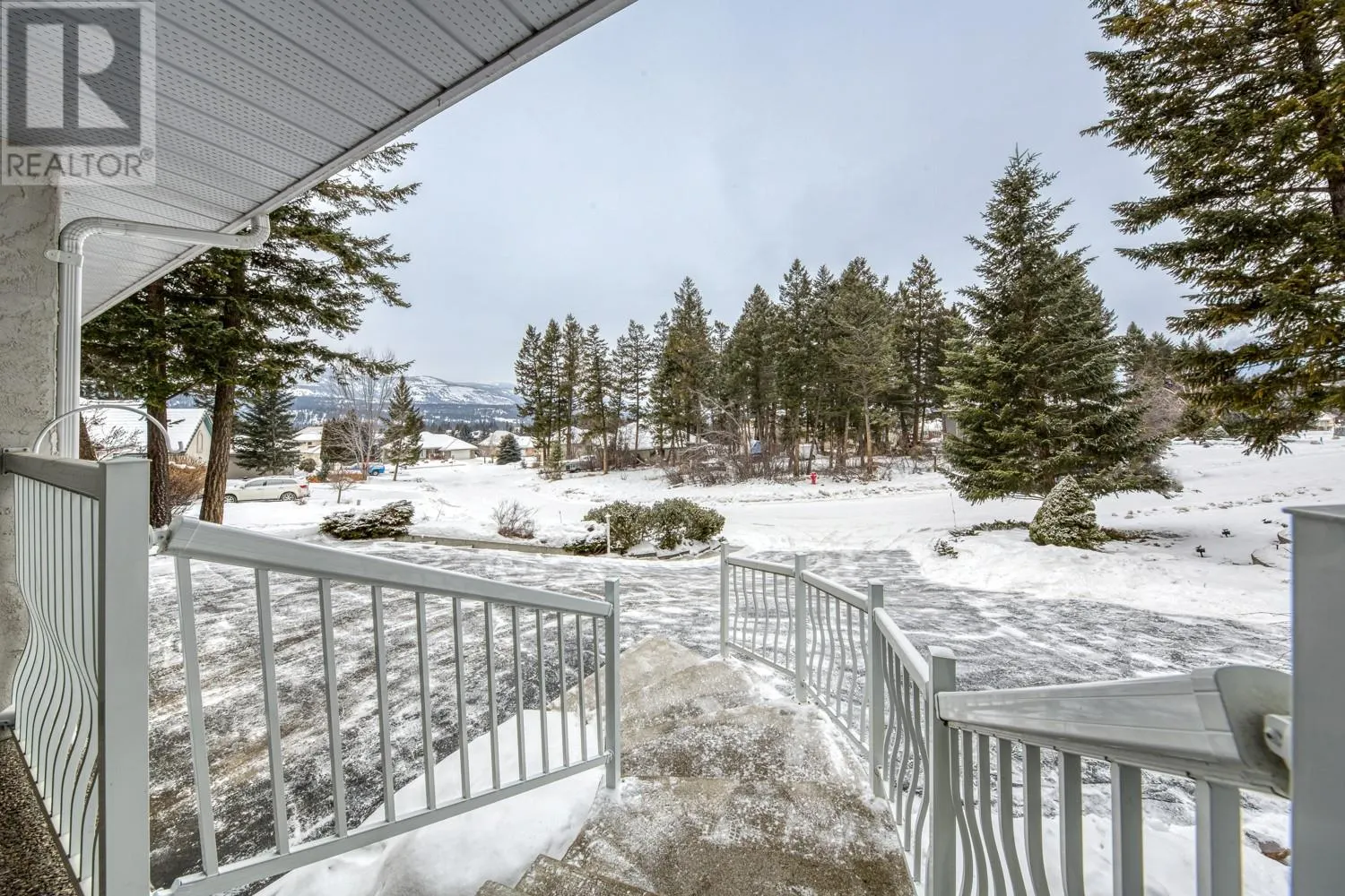 5144 RIVERVIEW Crescent
