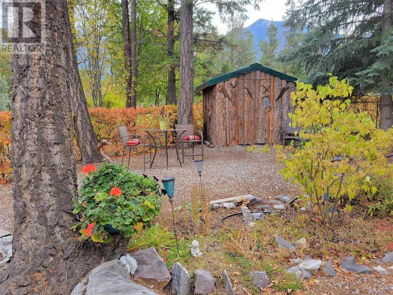 5144 RIVERVIEW Crescent