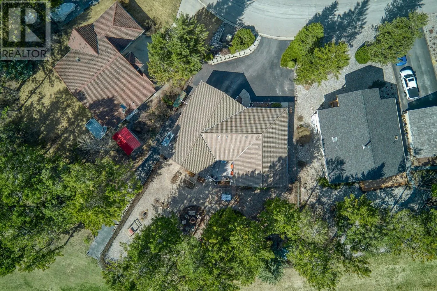 5144 RIVERVIEW Crescent