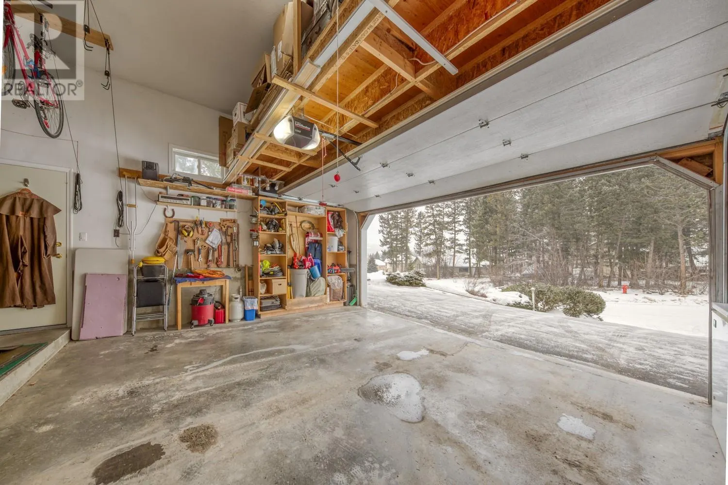 5144 RIVERVIEW Crescent