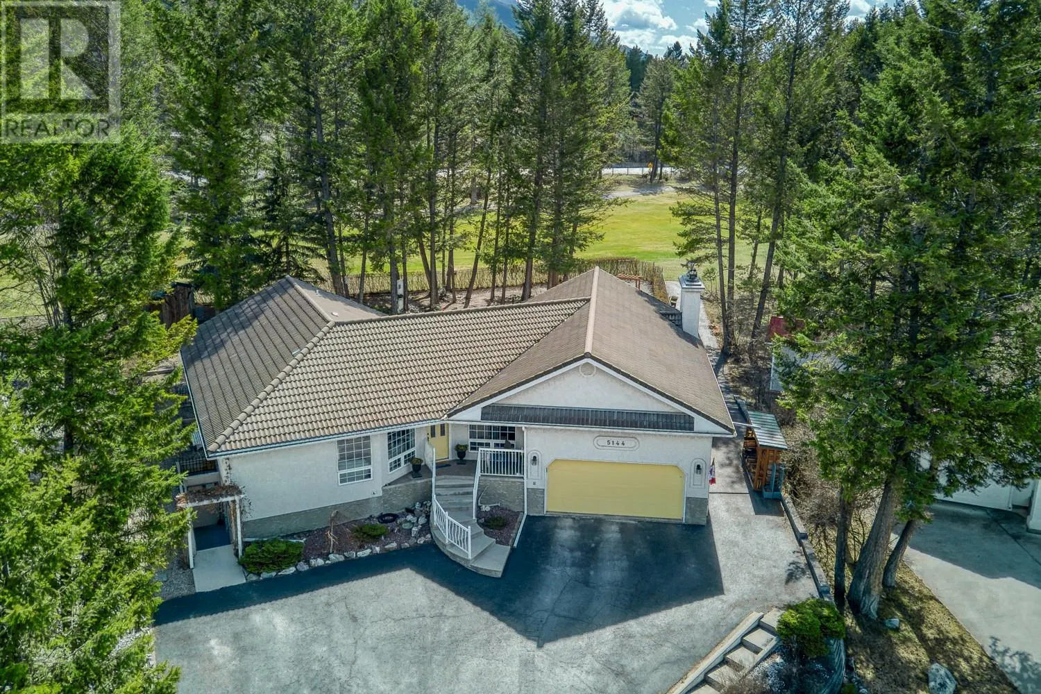 5144 RIVERVIEW Crescent
