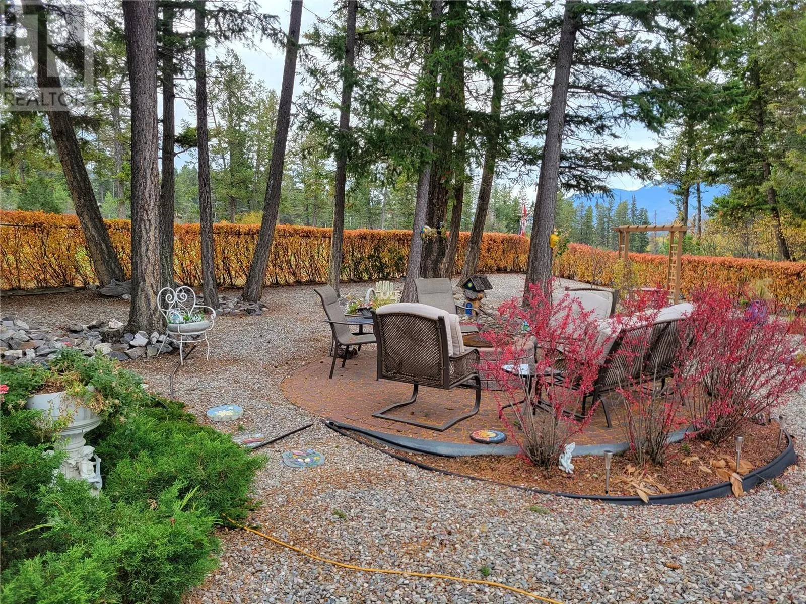 5144 RIVERVIEW Crescent