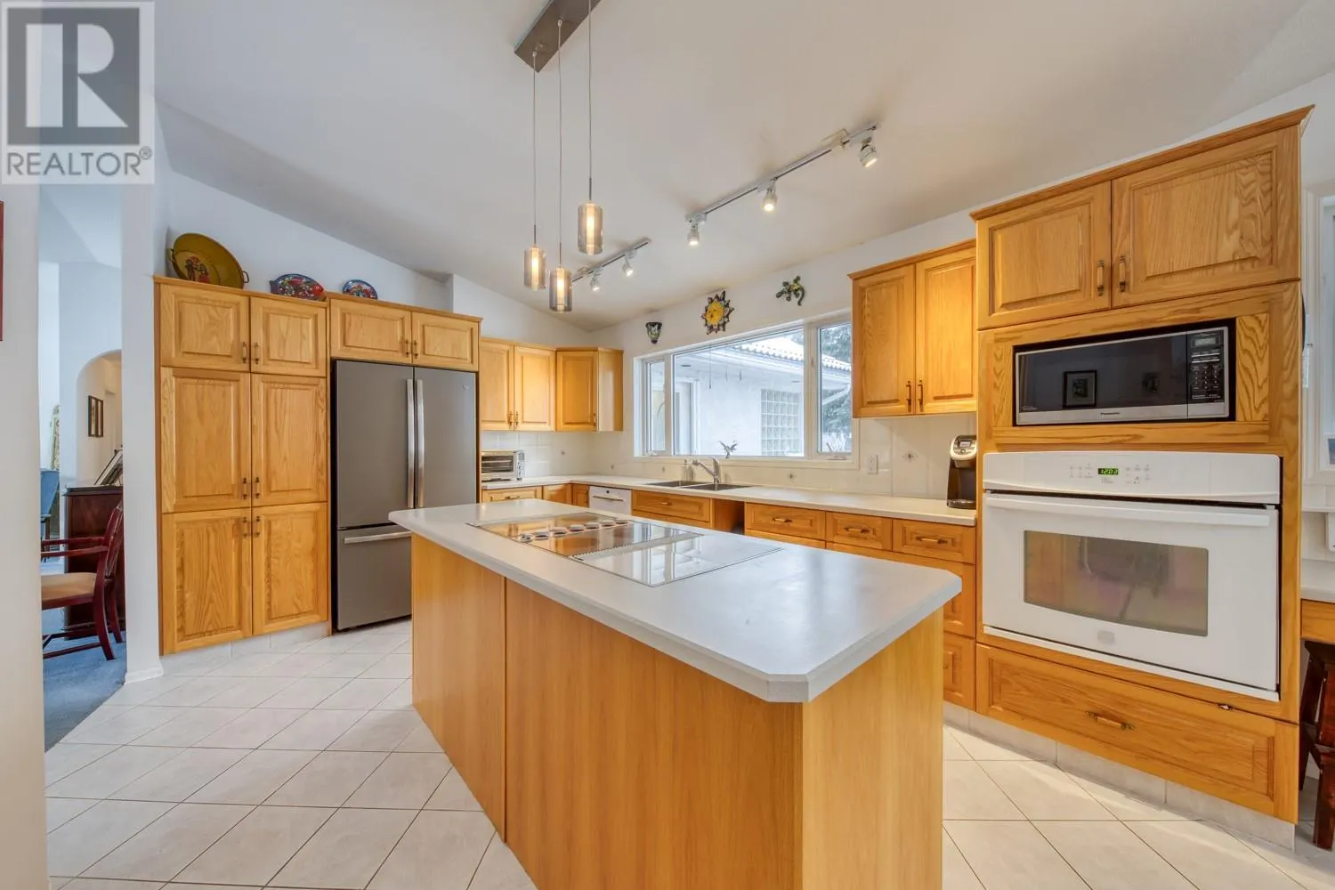 5144 RIVERVIEW Crescent