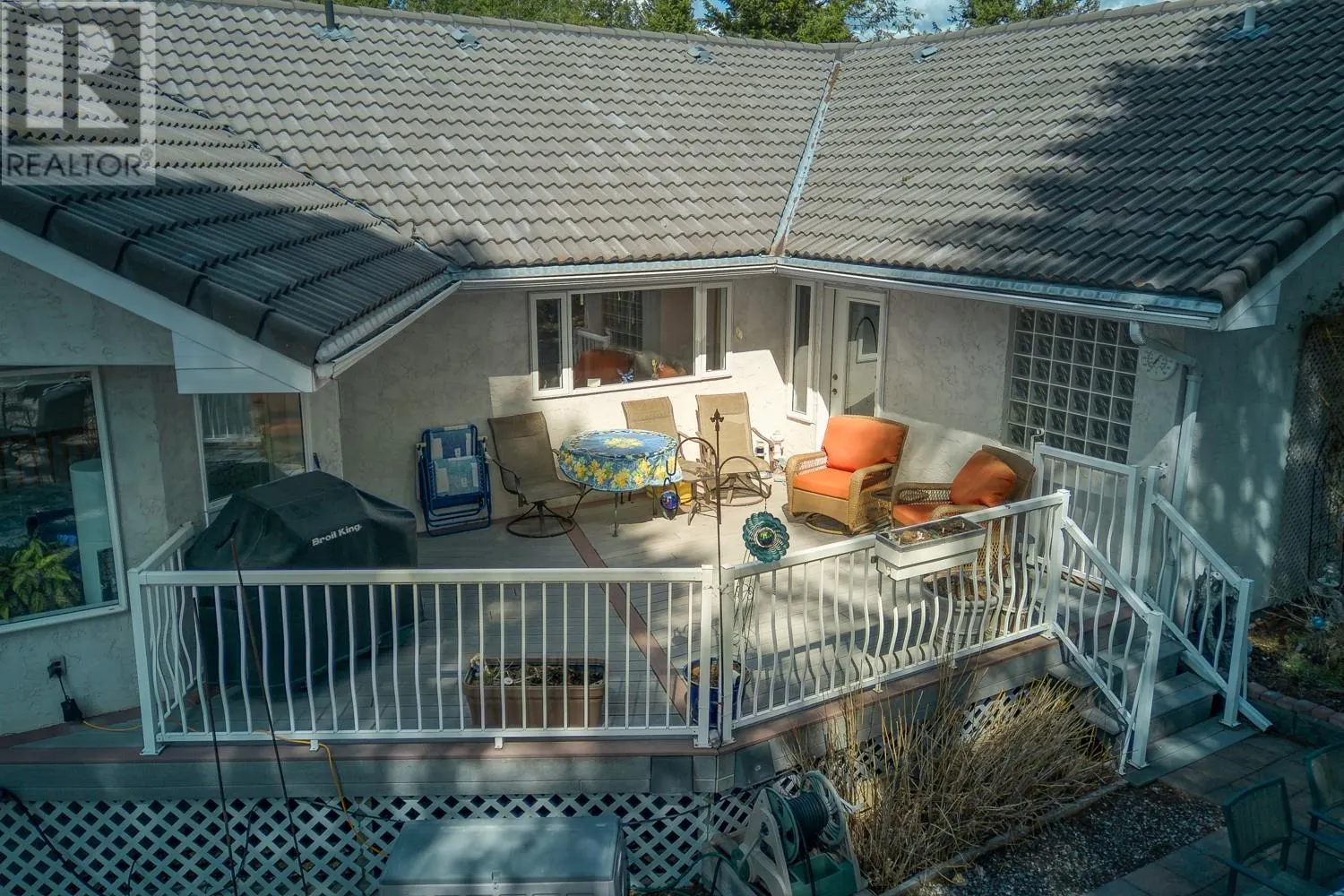 5144 RIVERVIEW Crescent