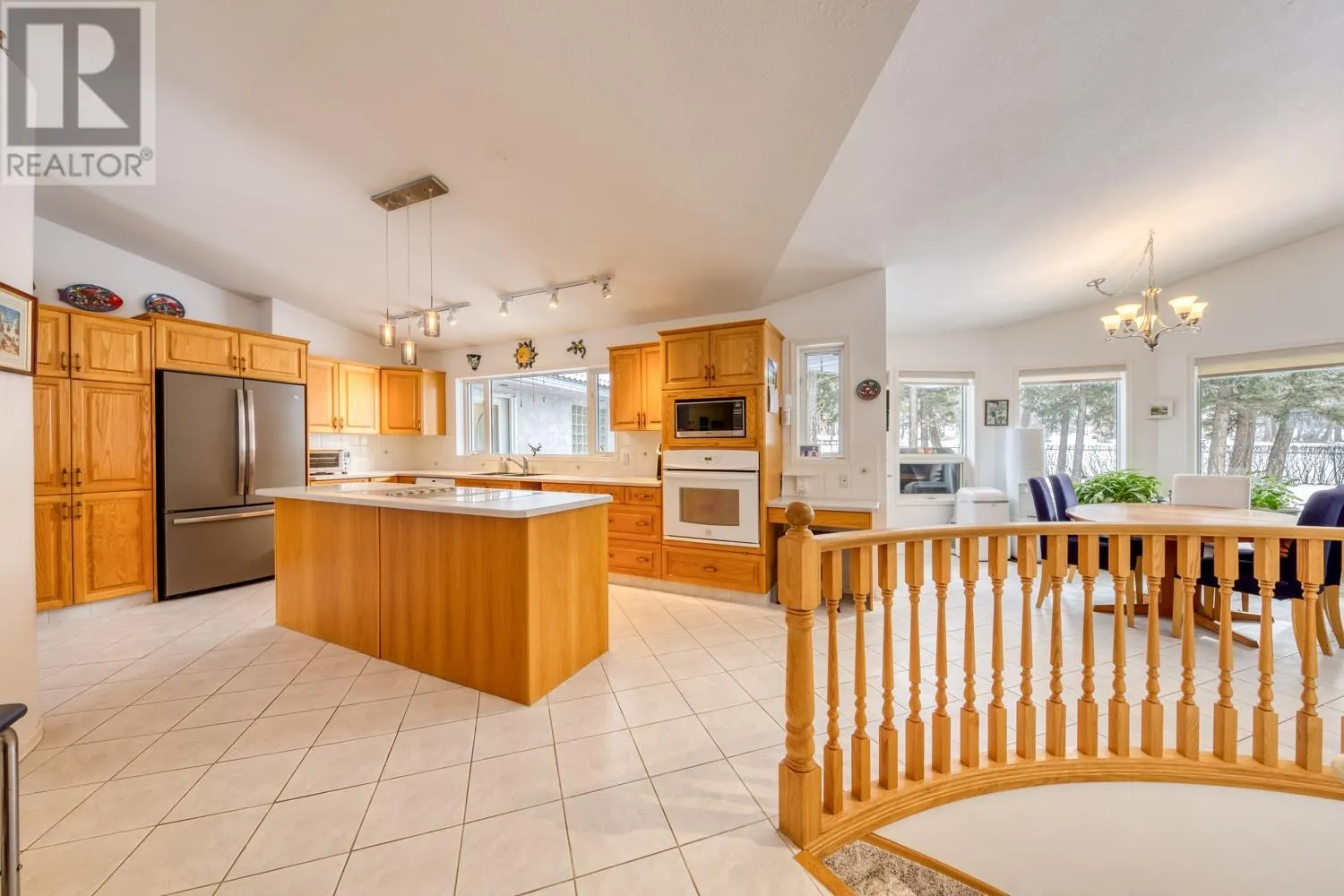 5144 RIVERVIEW Crescent
