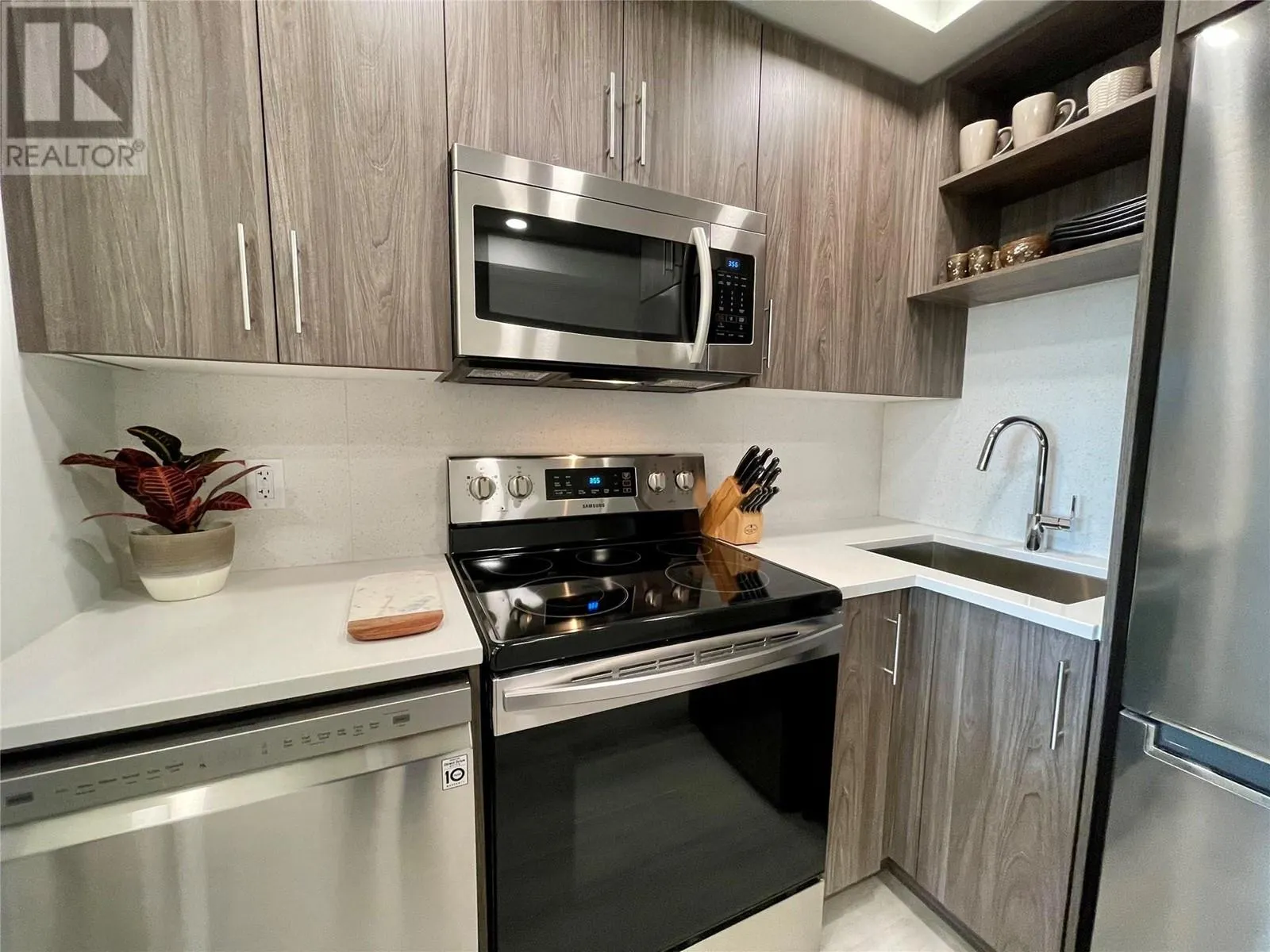 345 Dougall Road N Unit# PH12 Lot# 85