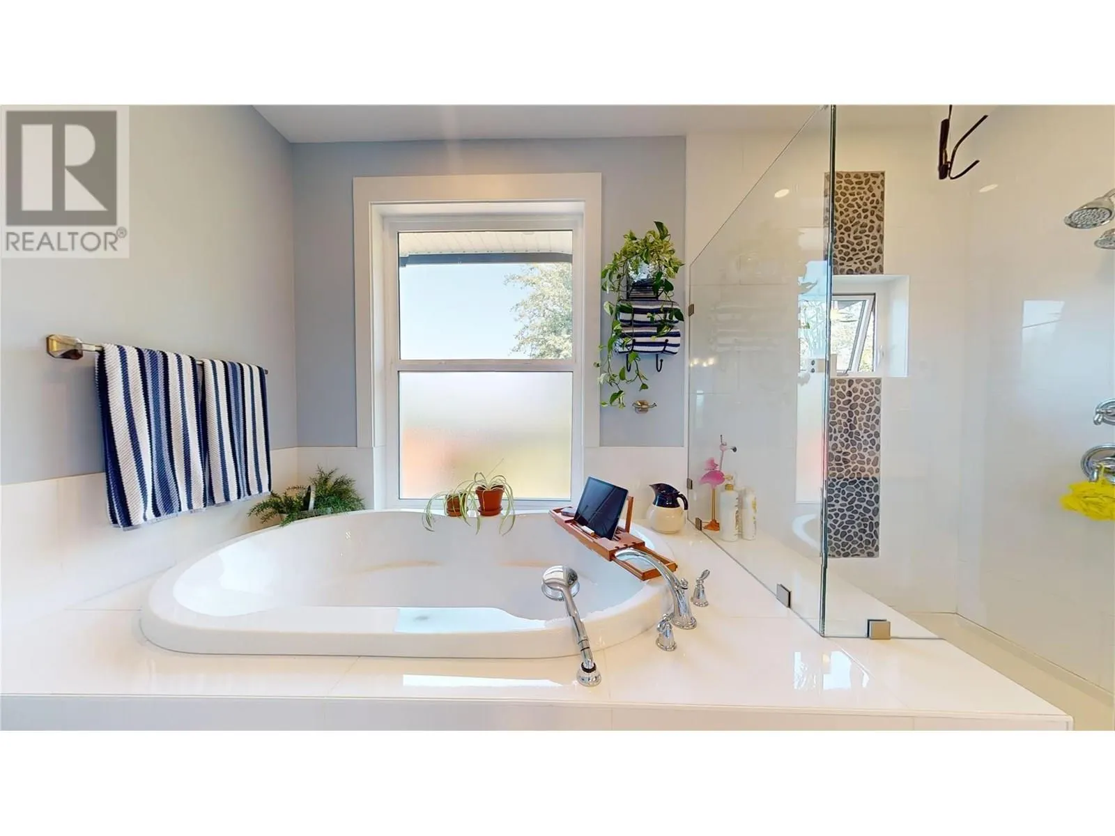 2526 Waverly Drive