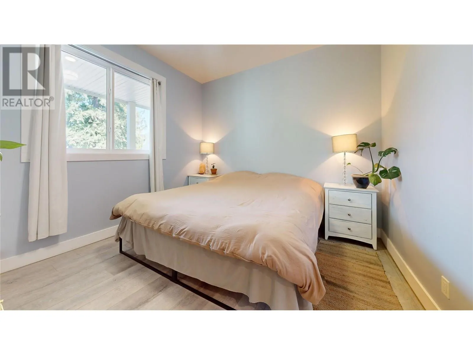 2526 Waverly Drive