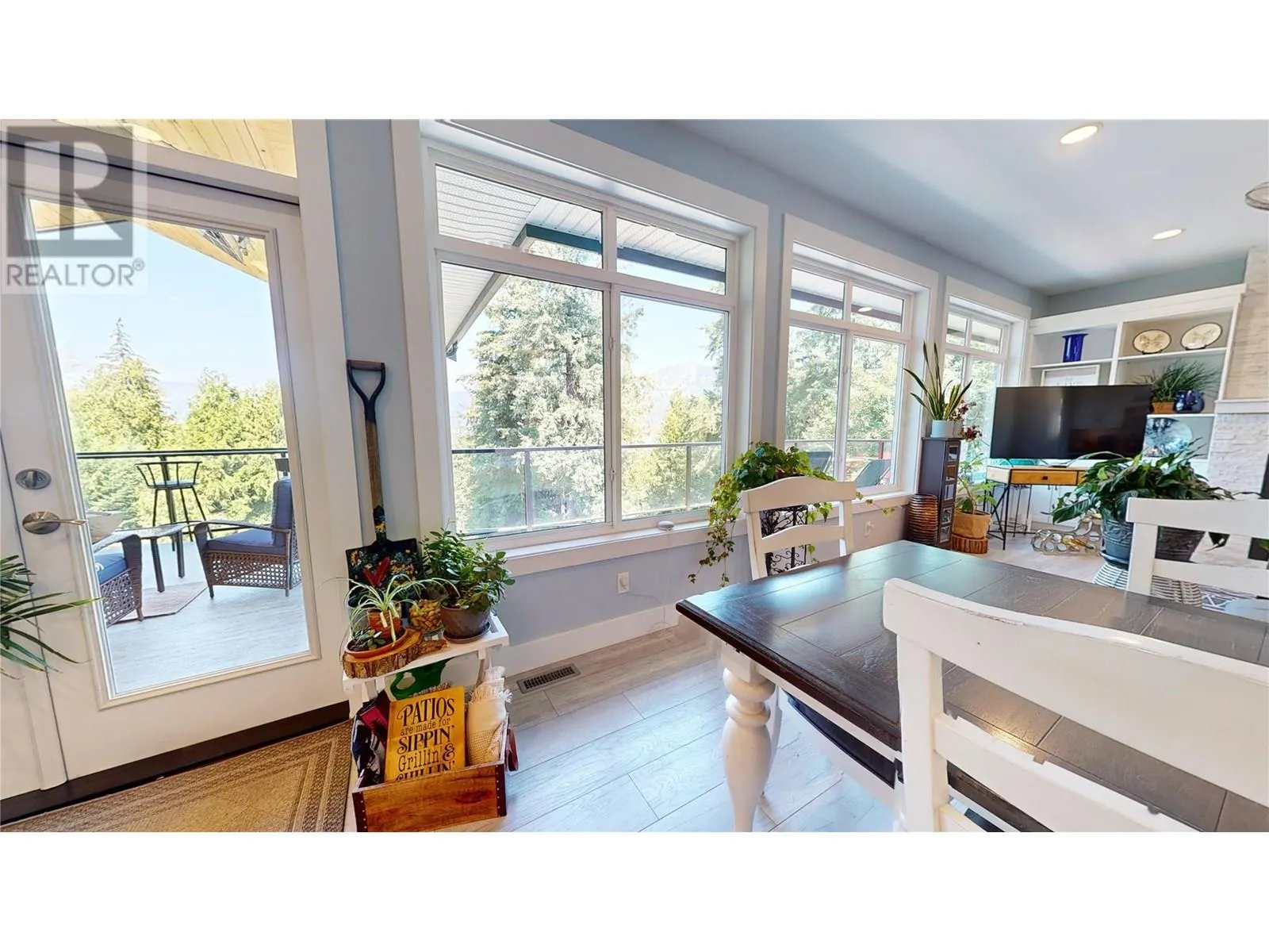 2526 Waverly Drive