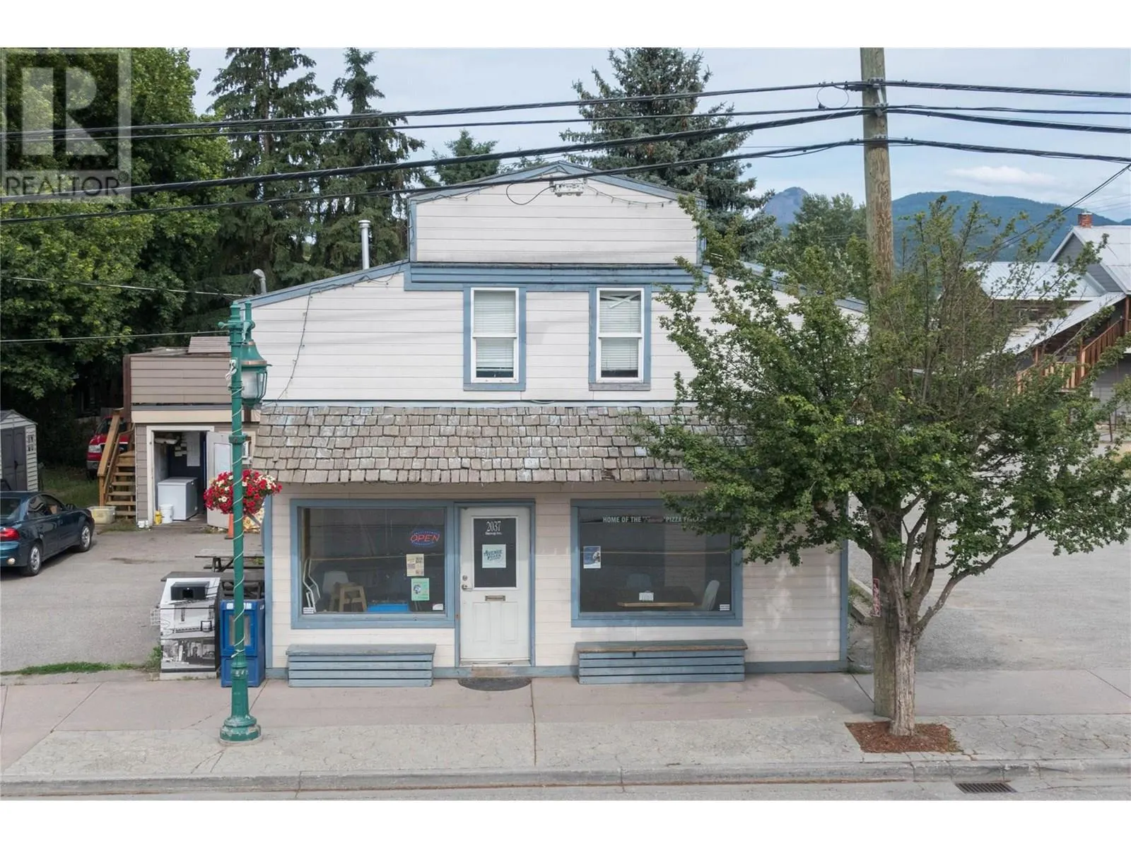 2037 Shuswap Avenue