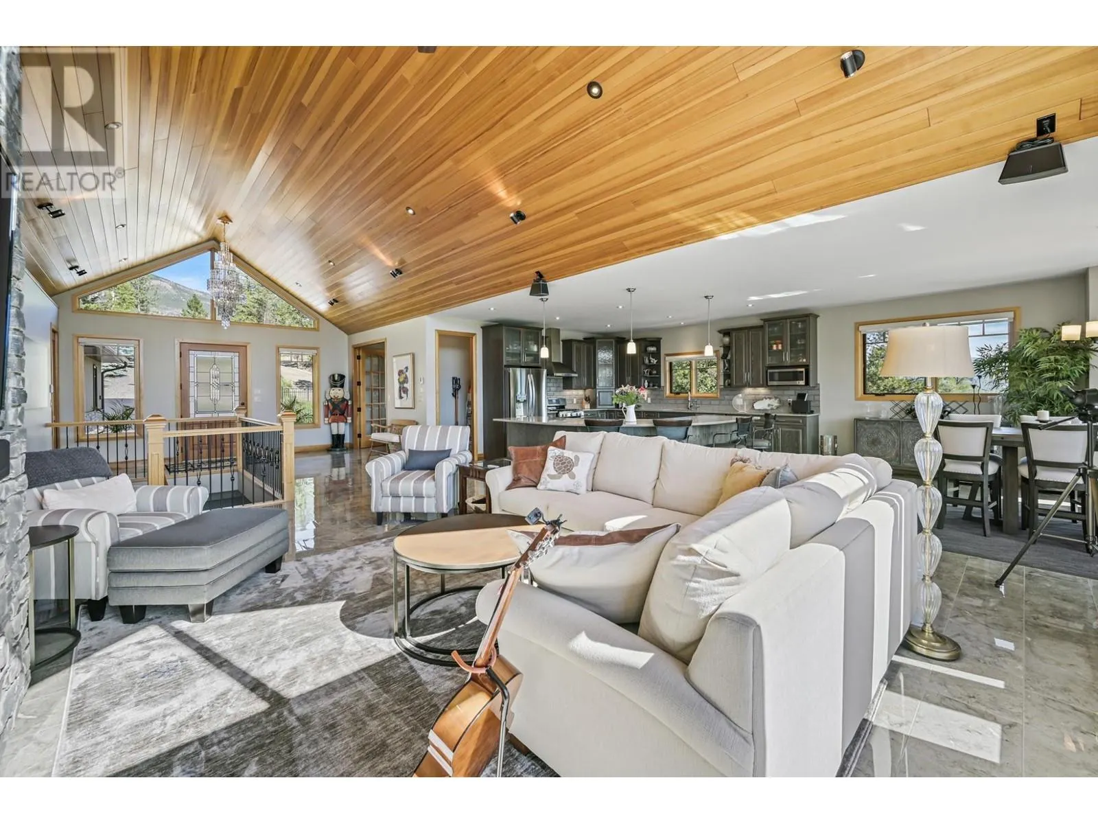 717 LAKEVIEW Drive