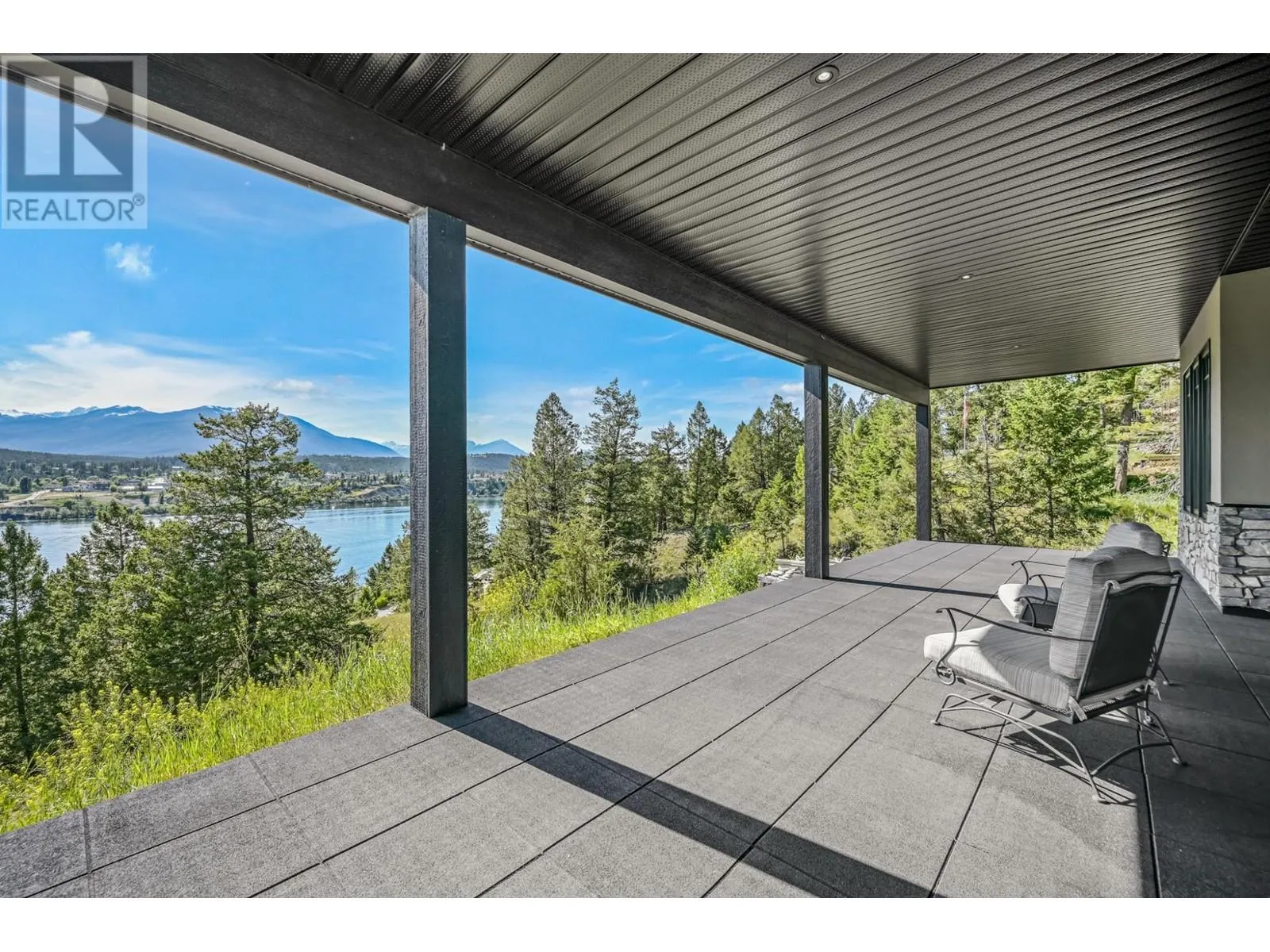 717 LAKEVIEW Drive