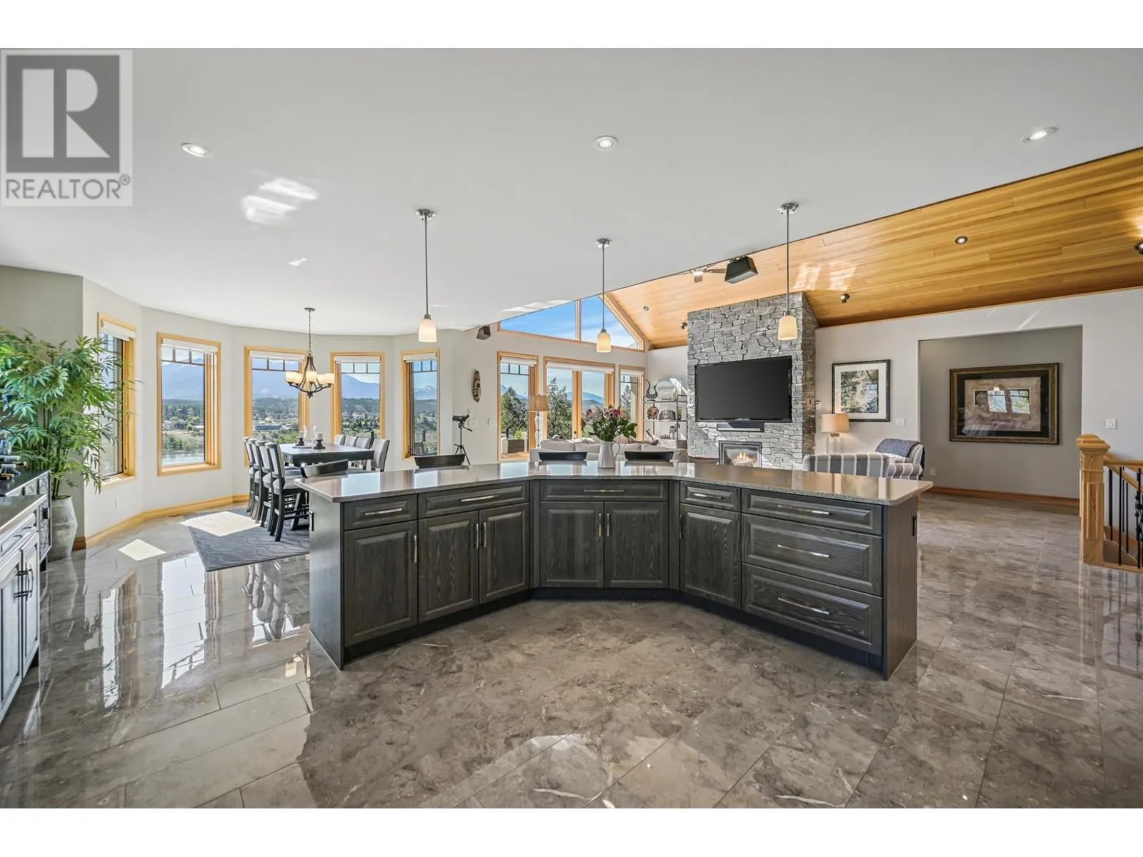 717 LAKEVIEW Drive