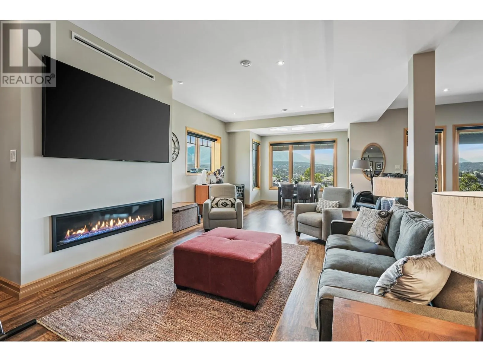 717 LAKEVIEW Drive
