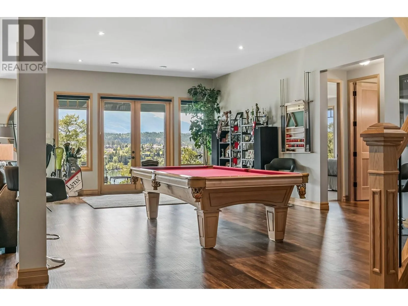 717 LAKEVIEW Drive