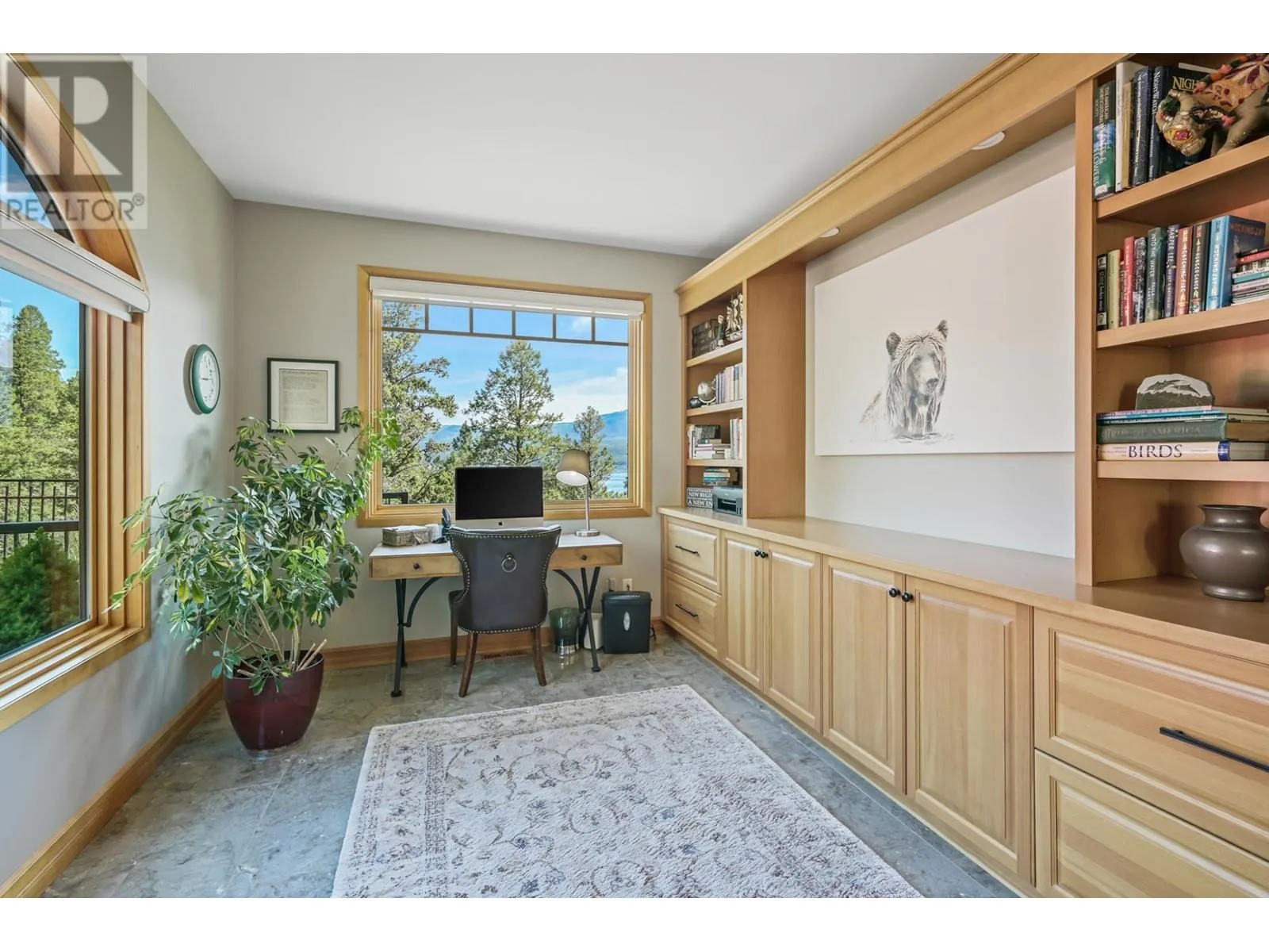 717 LAKEVIEW Drive