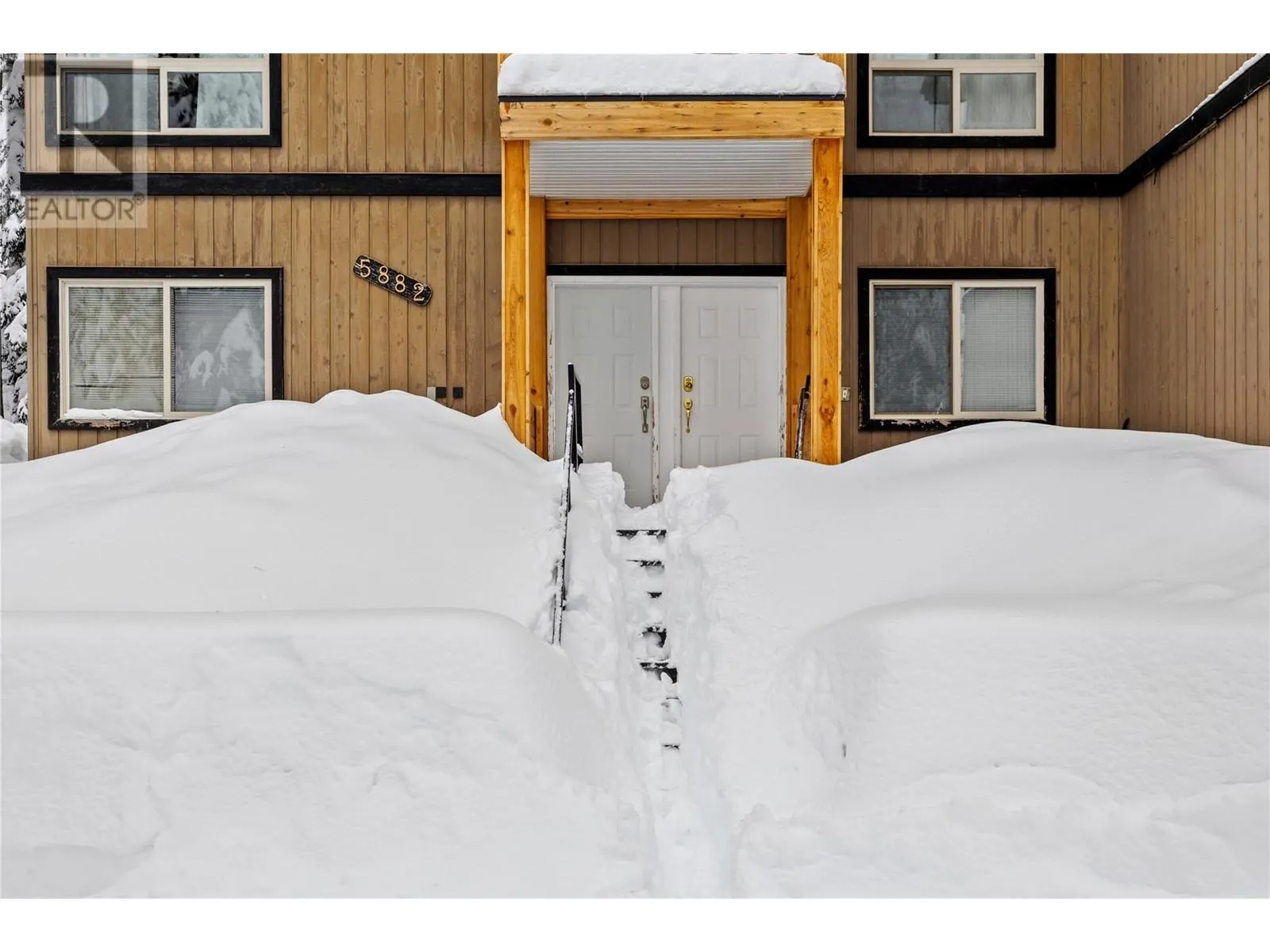 5882 Snow Pines Crescent Unit# A