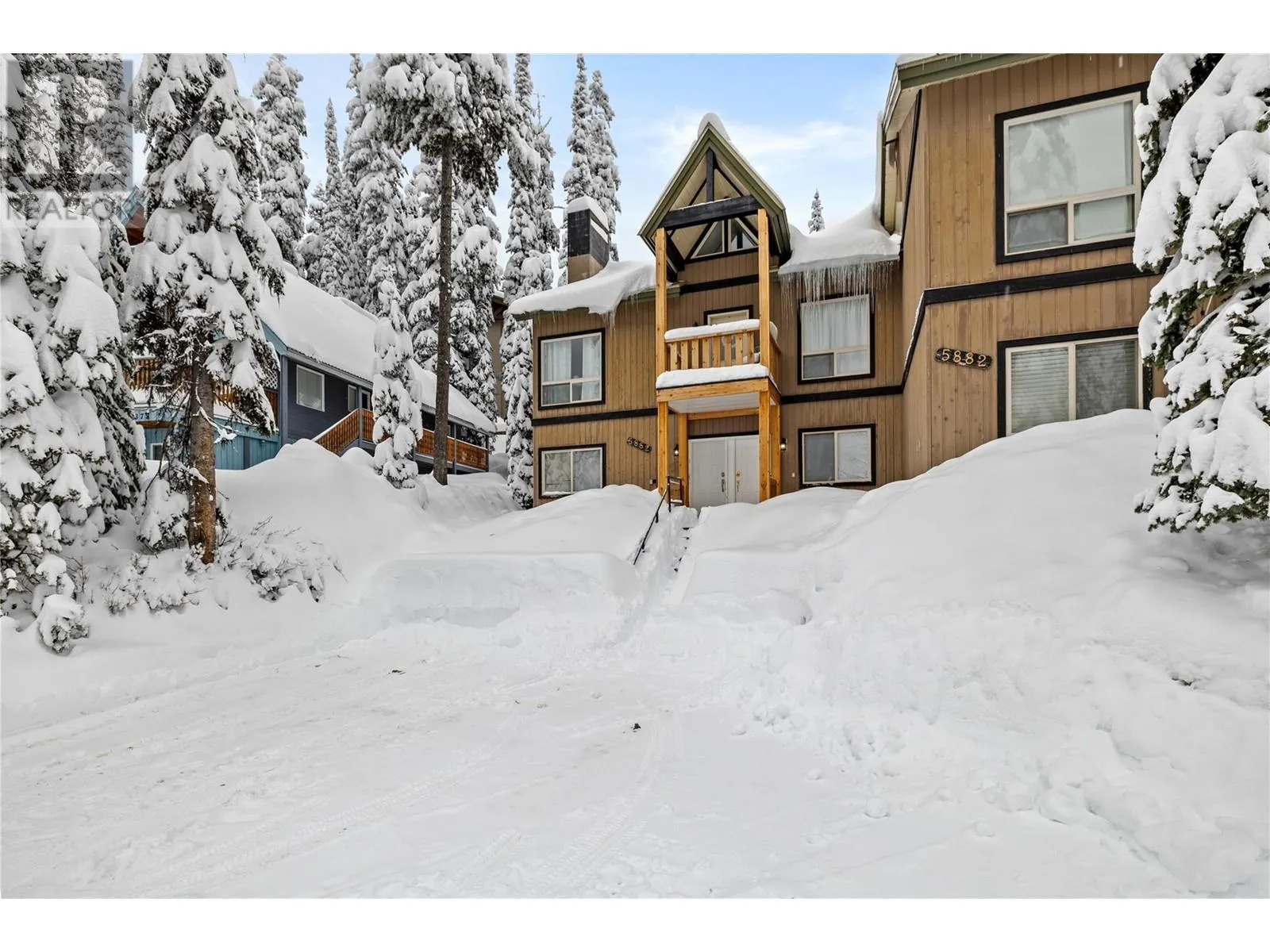 5882 Snow Pines Crescent Unit# A