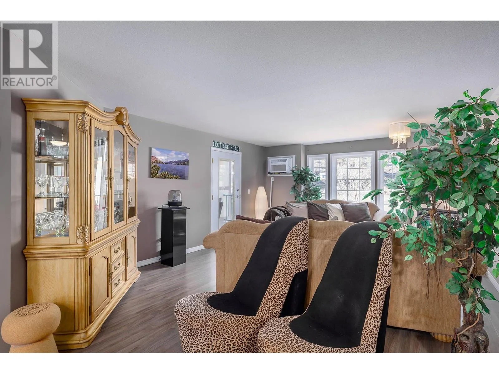 800 RAILWAY Lane Unit# 5