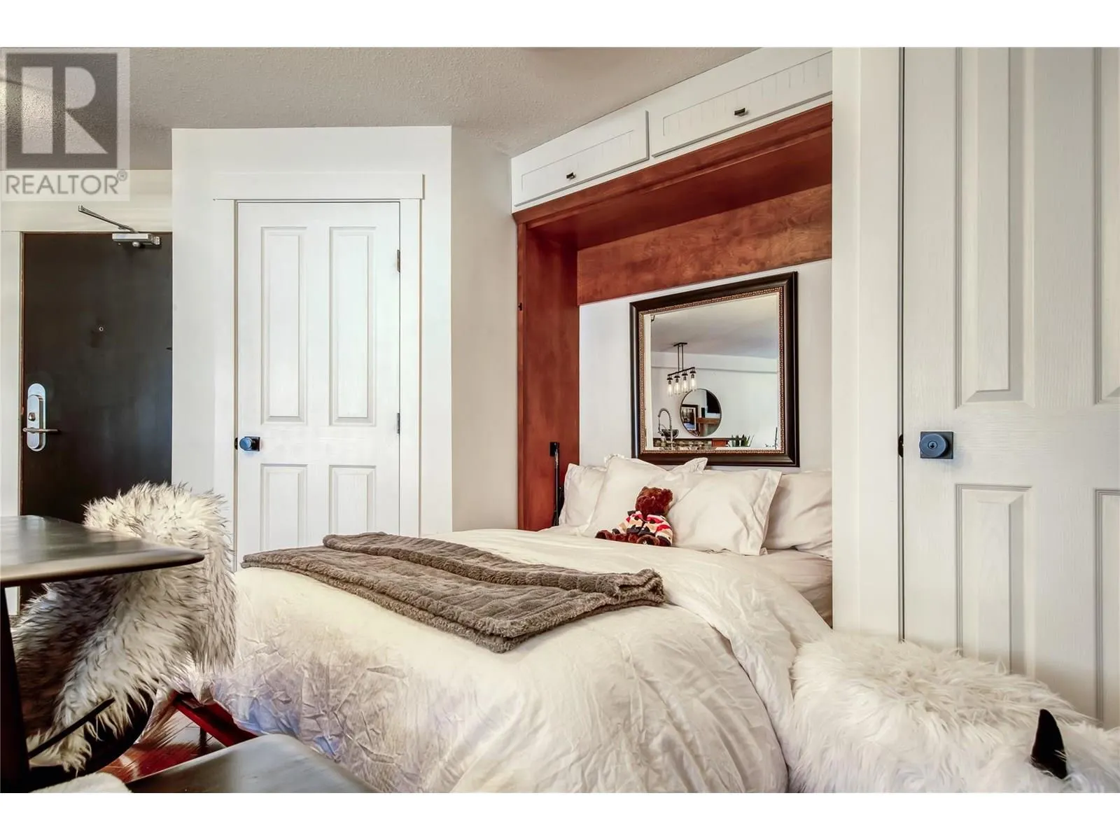 2070 SUMMIT Drive Unit# 307