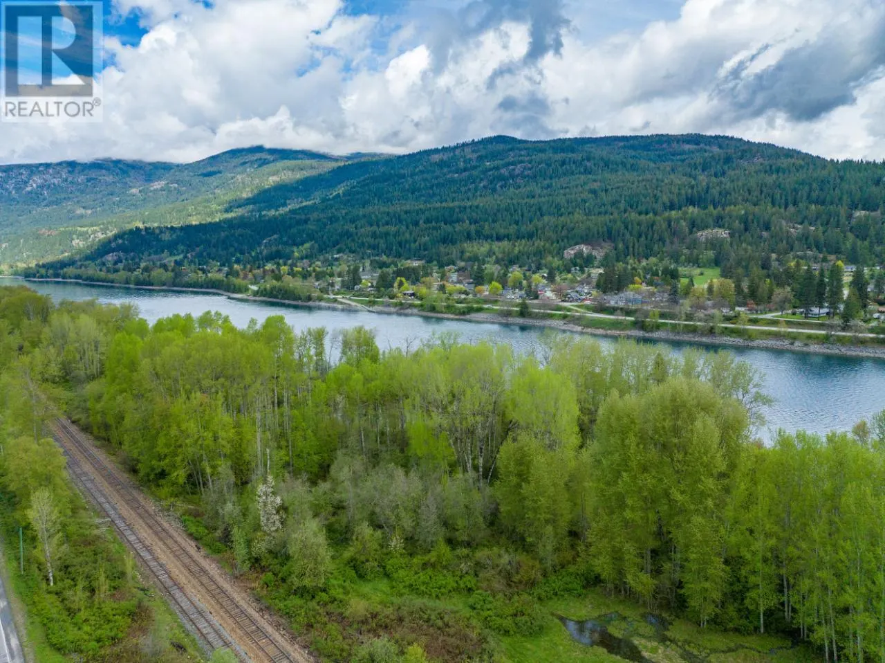 1601 ARROW LAKES Drive