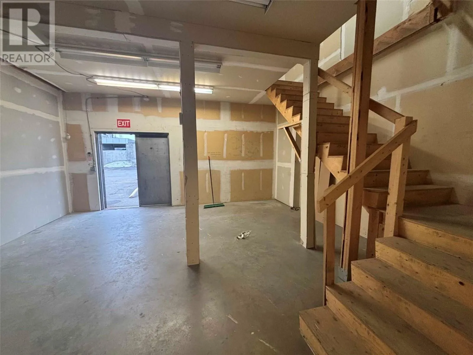 1715 Dickson Avenue Unit# 140