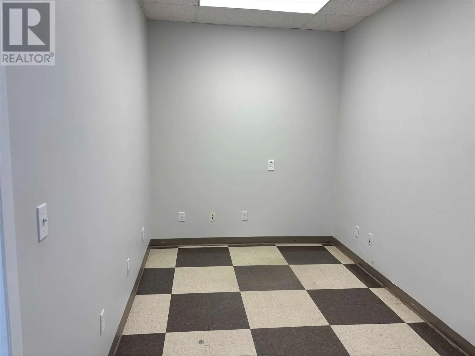 1715 Dickson Avenue Unit# 140