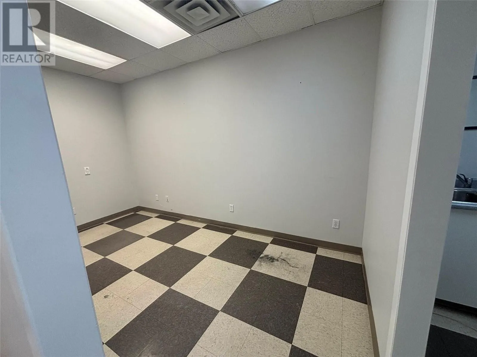 1715 Dickson Avenue Unit# 140