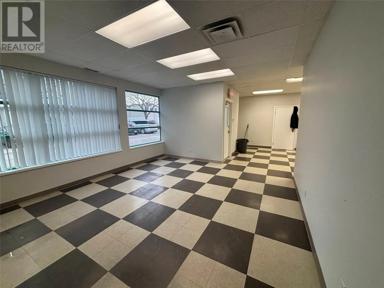 1715 Dickson Avenue Unit# 140