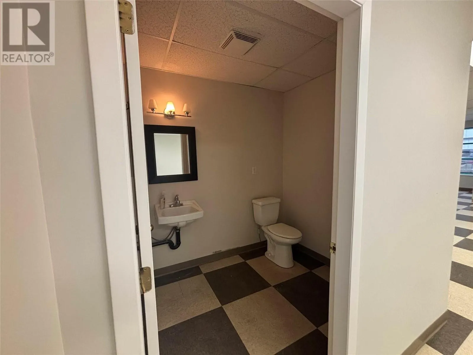1715 Dickson Avenue Unit# 140