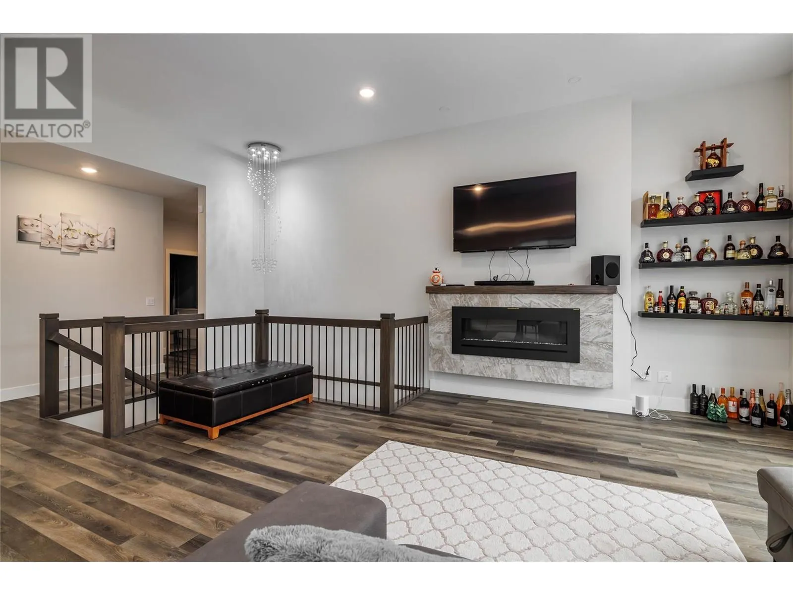 2811 Canyon Crest Drive