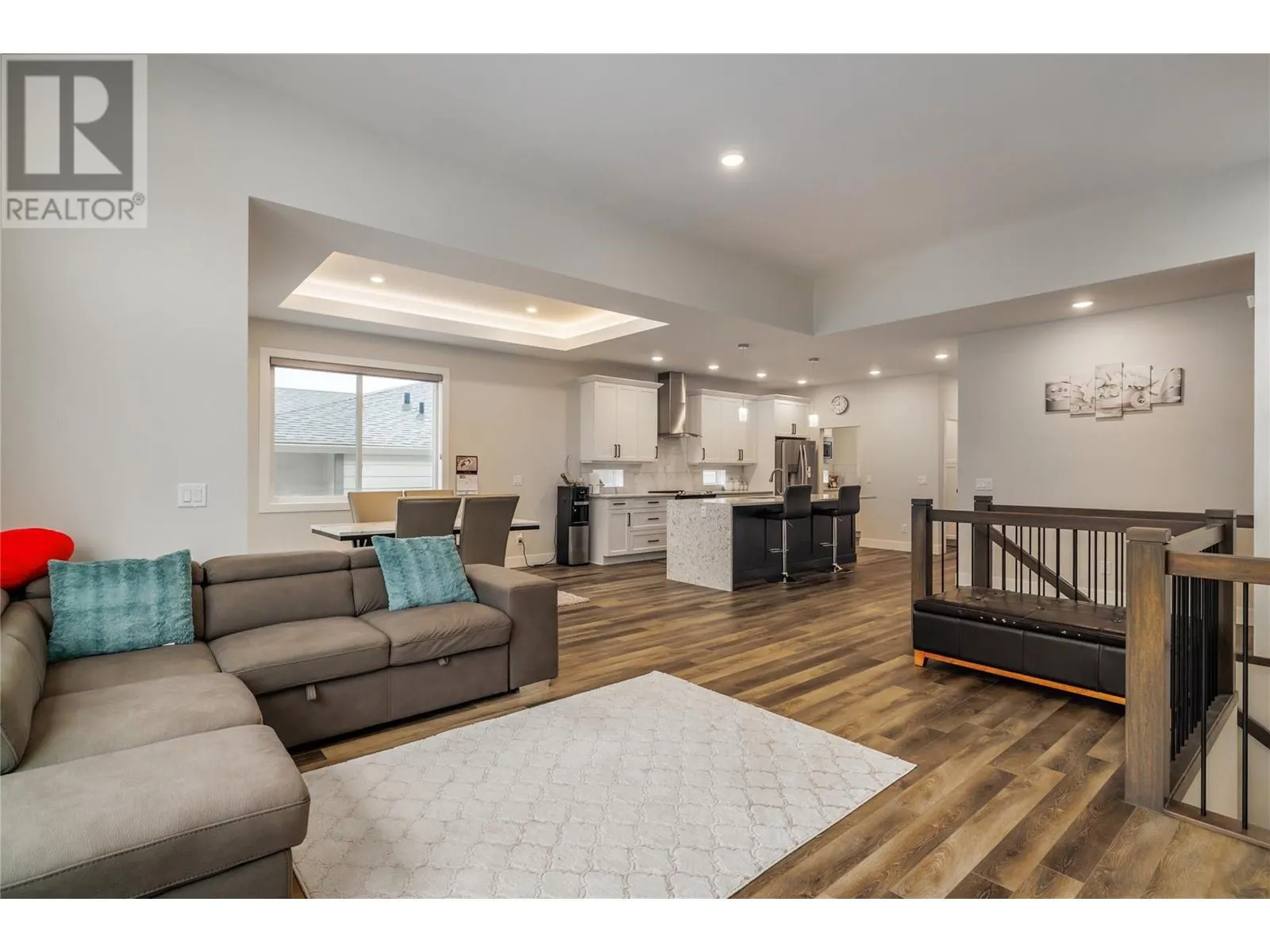 2811 Canyon Crest Drive