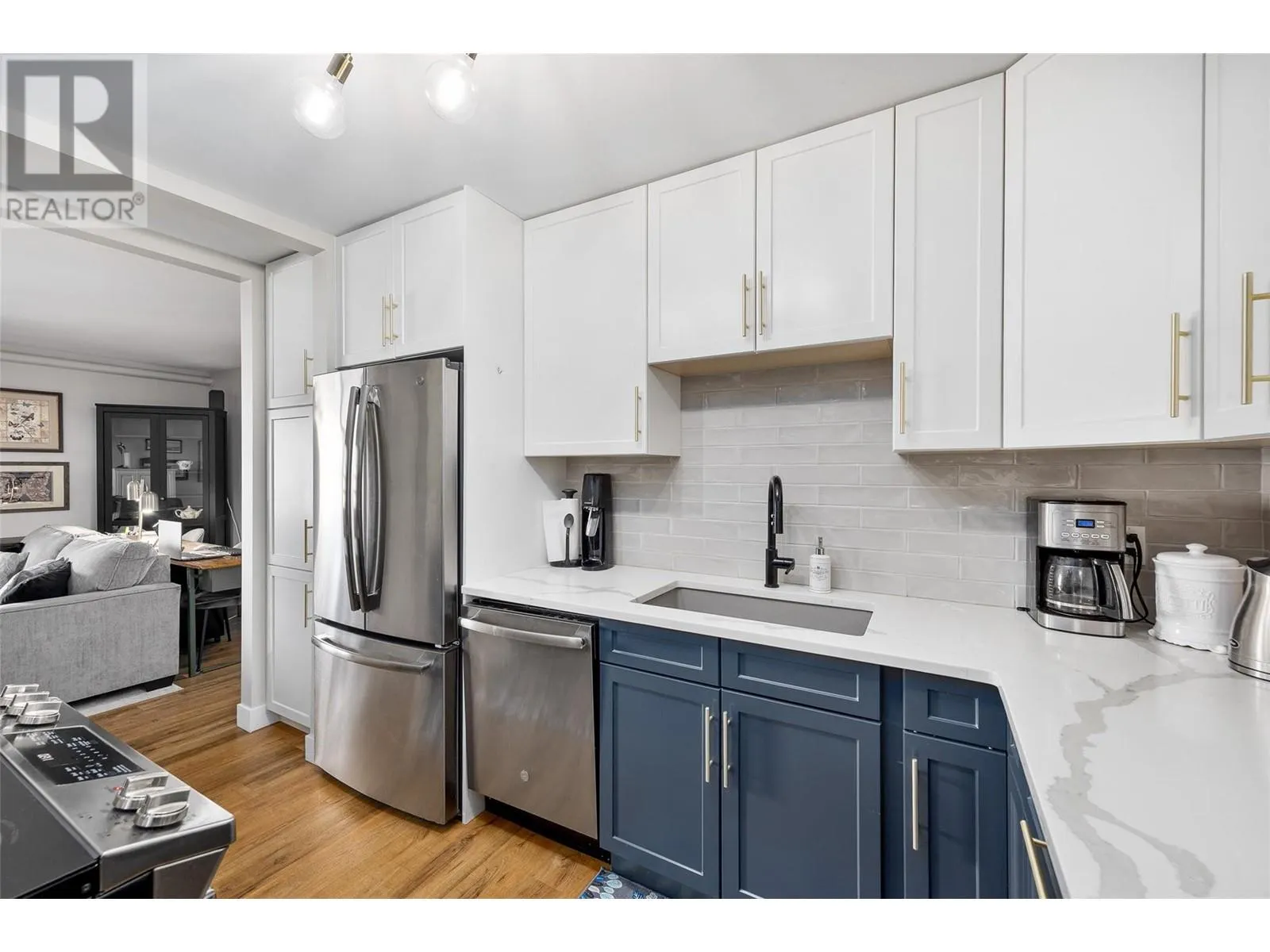 555 Rowcliffe Avenue Unit# 401