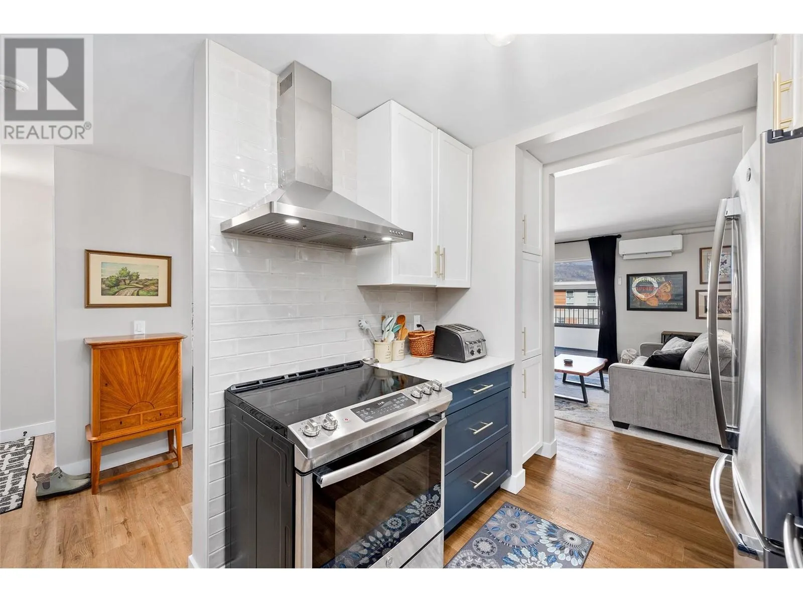 555 Rowcliffe Avenue Unit# 401