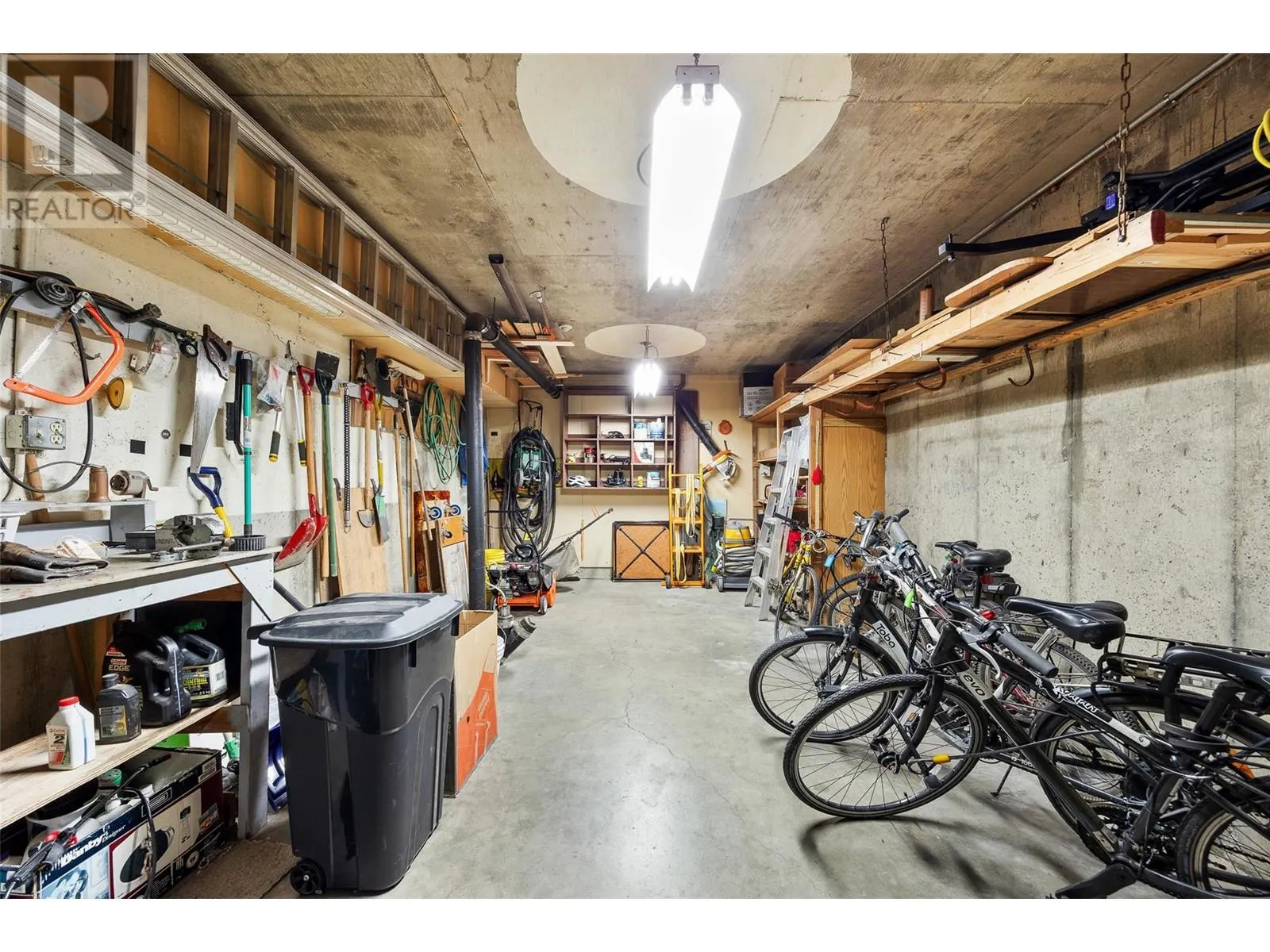 555 Rowcliffe Avenue Unit# 401