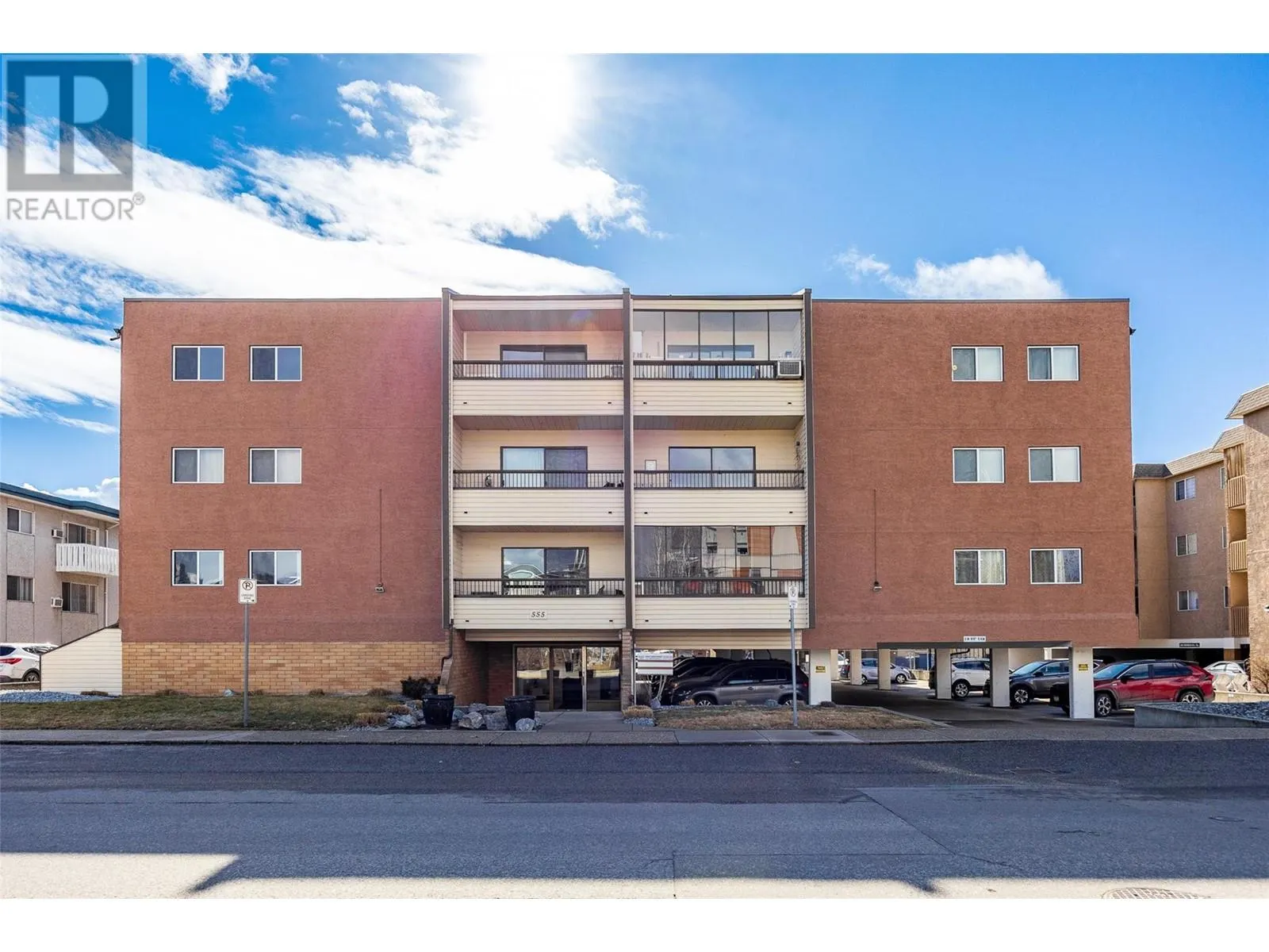 555 Rowcliffe Avenue Unit# 401