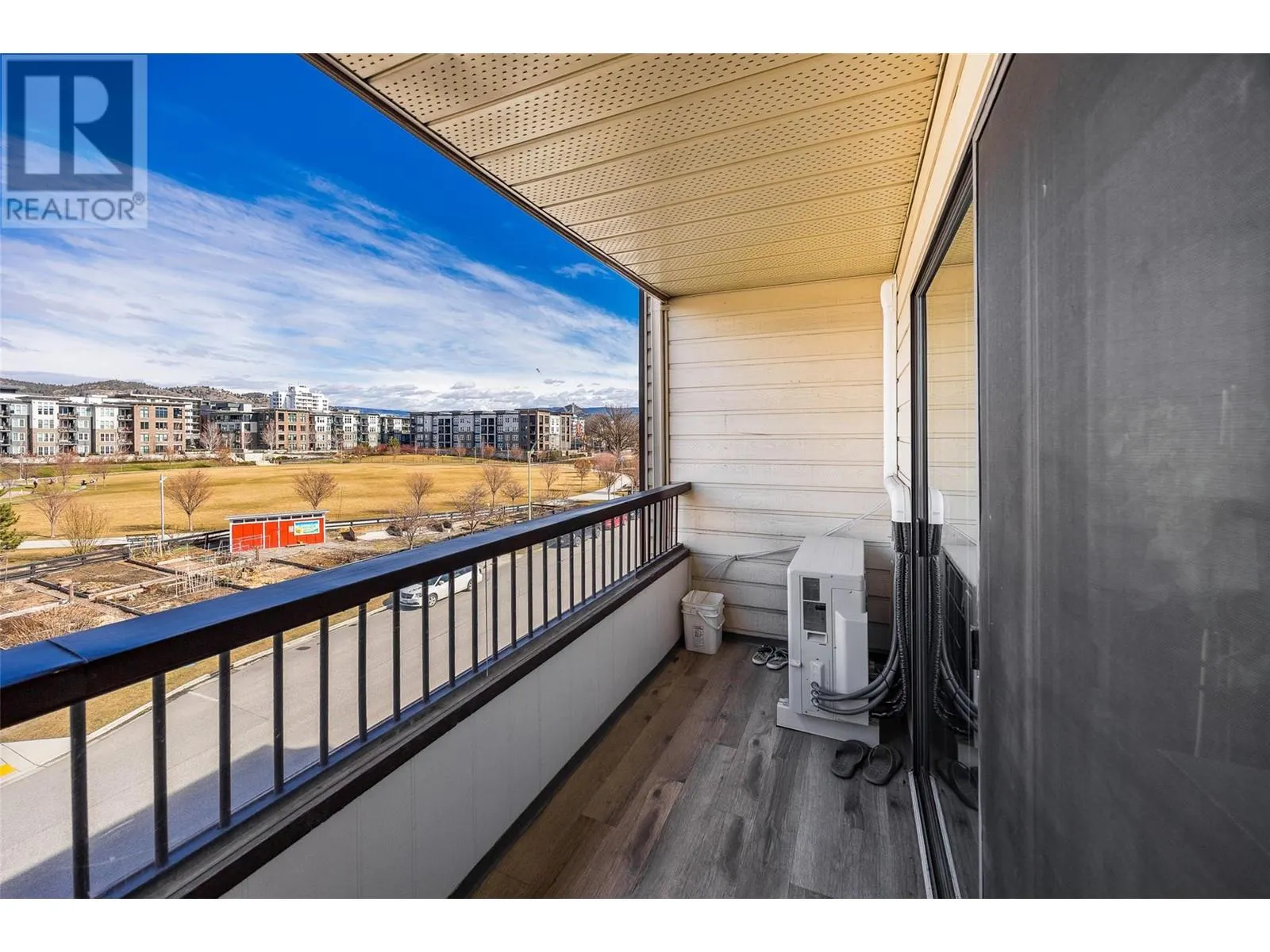 555 Rowcliffe Avenue Unit# 401