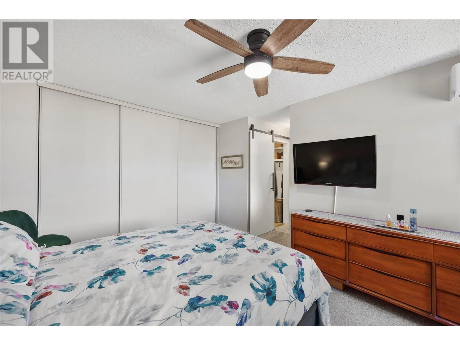 555 Rowcliffe Avenue Unit# 401