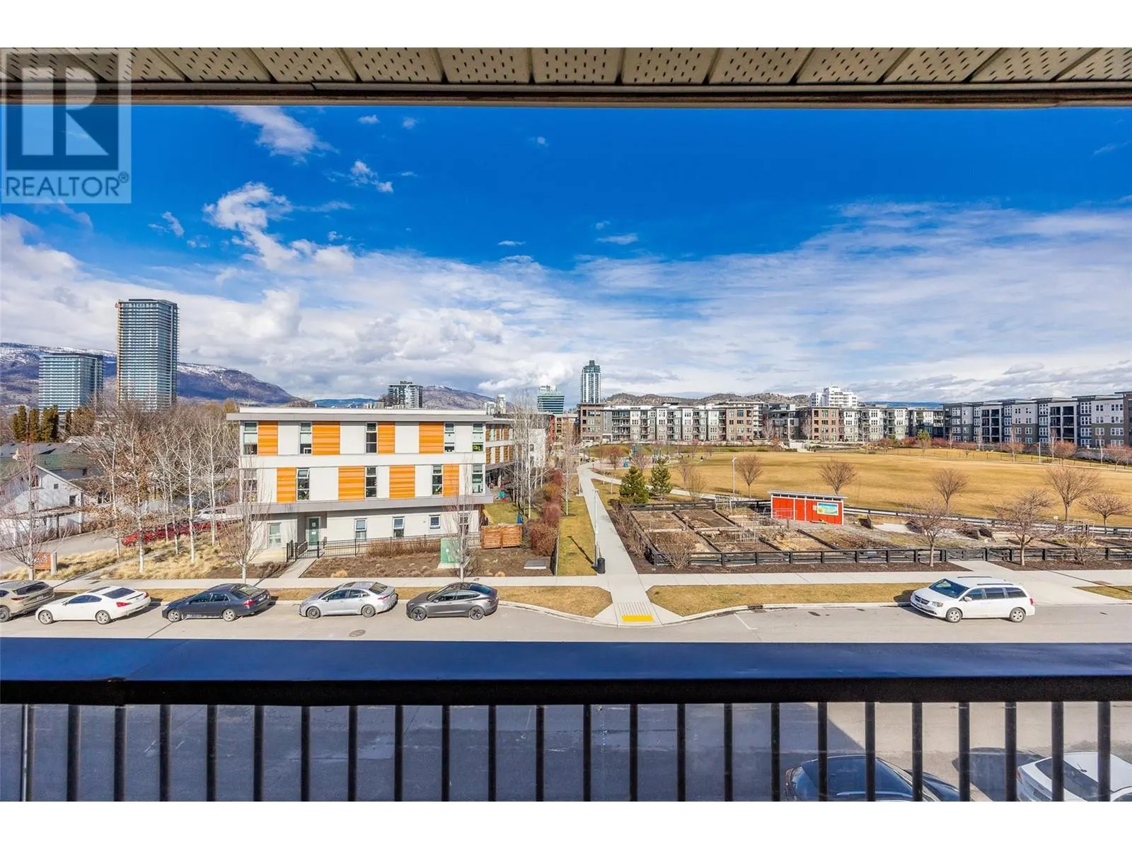 555 Rowcliffe Avenue Unit# 401