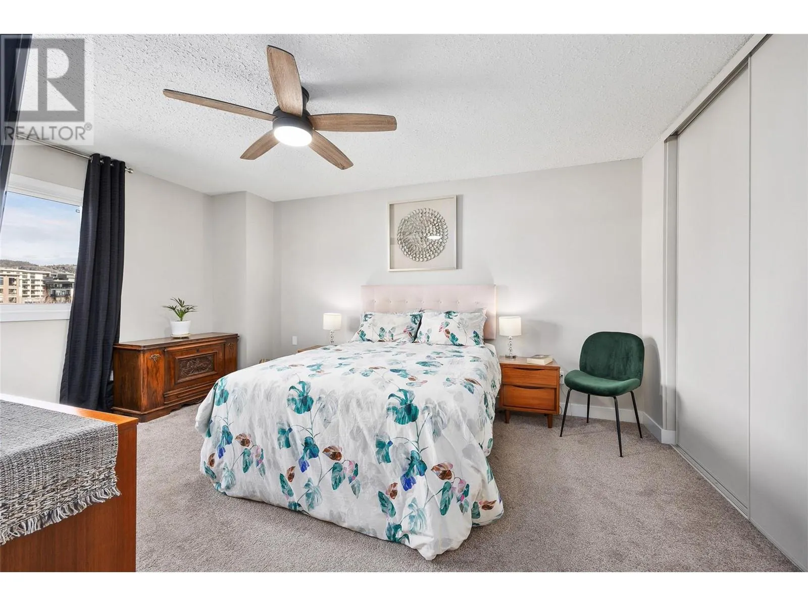 555 Rowcliffe Avenue Unit# 401
