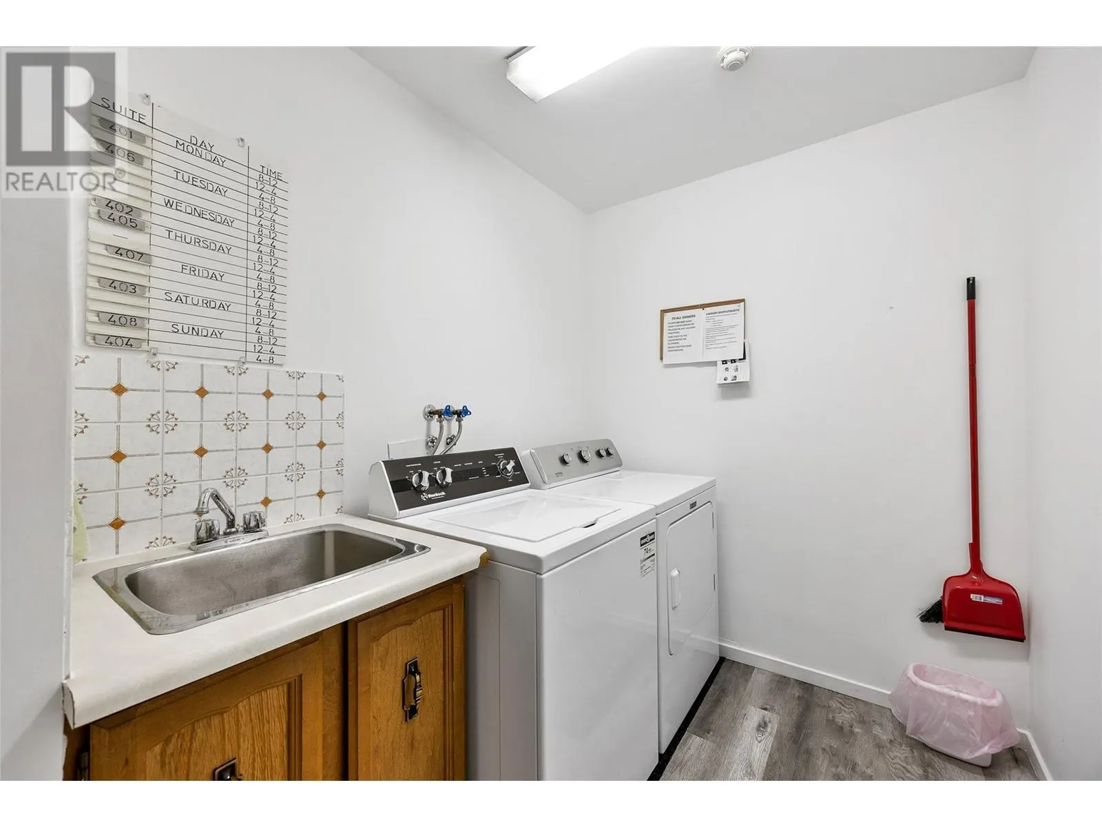 555 Rowcliffe Avenue Unit# 401