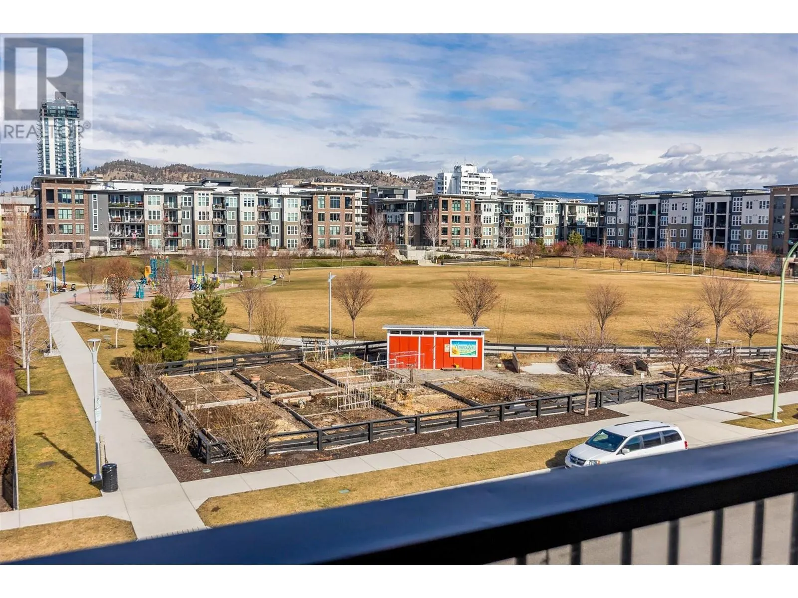 555 Rowcliffe Avenue Unit# 401