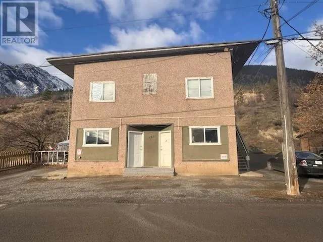 673 Russell Lane